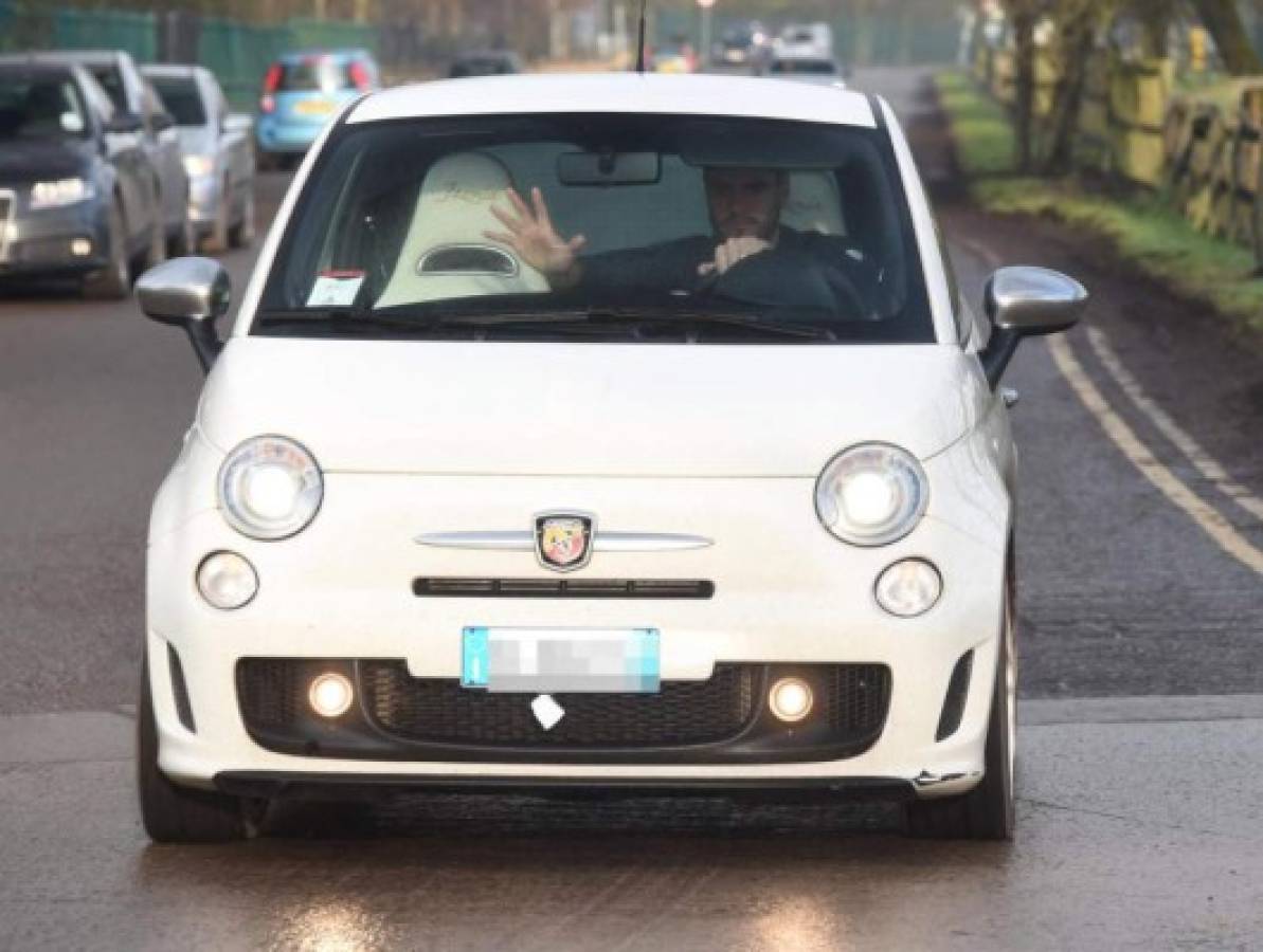 Los autos más humildes que poseen algunos futbolistas estrellas