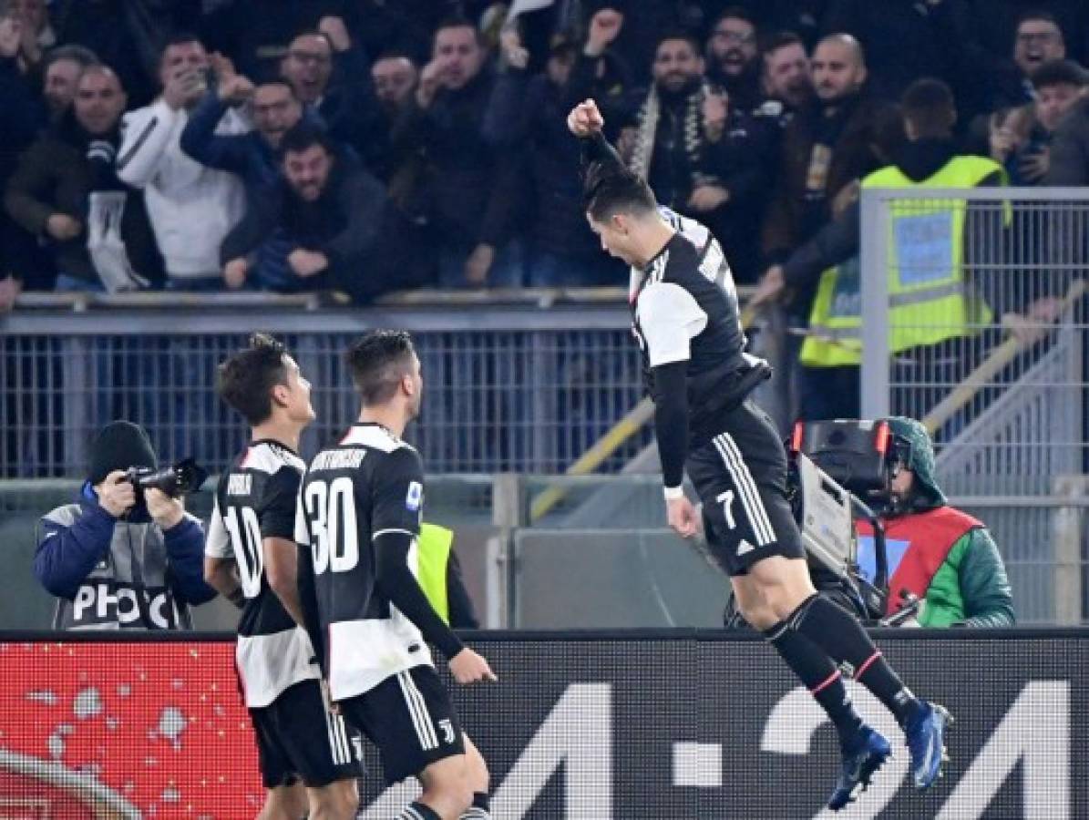 Juventus' Portuguese forward Cristiano Ronaldo (R) celebrates after opening the scoring during the Italian Serie A football match lazio Rome vs Juventus Turin on December 7, 2019 at the Olympic stadium in Rome. (Photo by Alberto PIZZOLI / AFP)