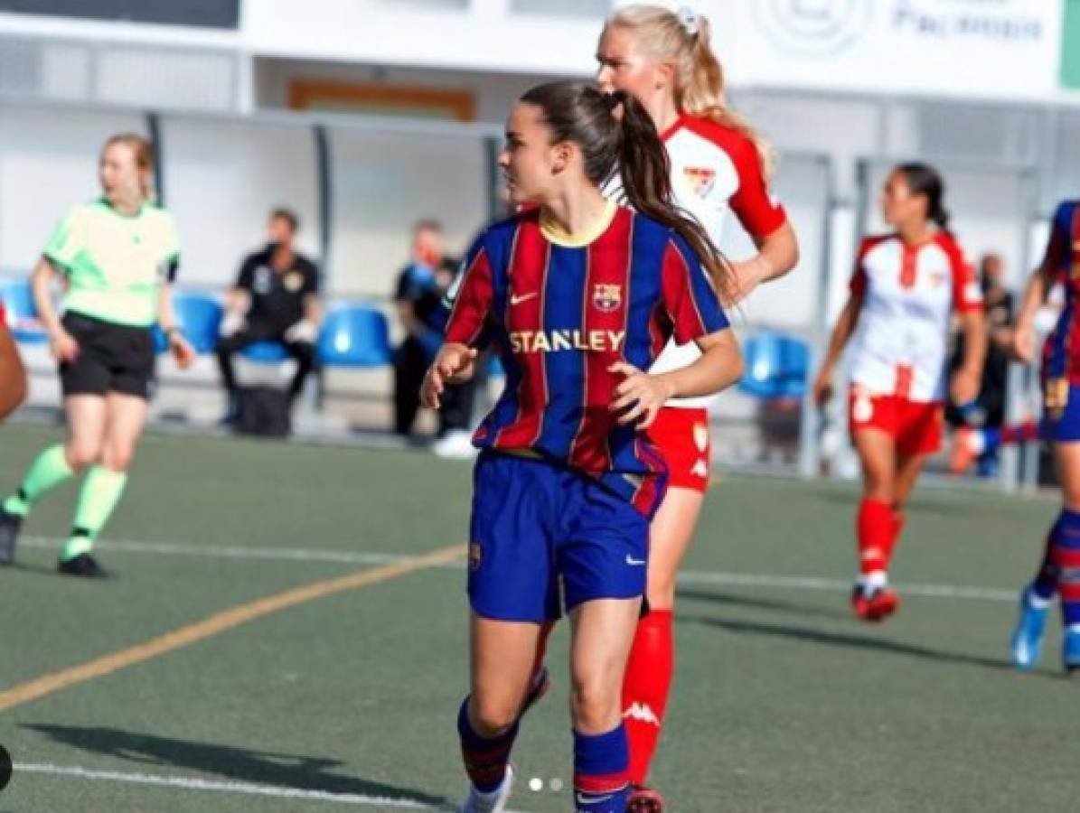 Así es Ari, la bella hermana de un crack del Barcelona que hizo su debut con el 'Barça femenino'