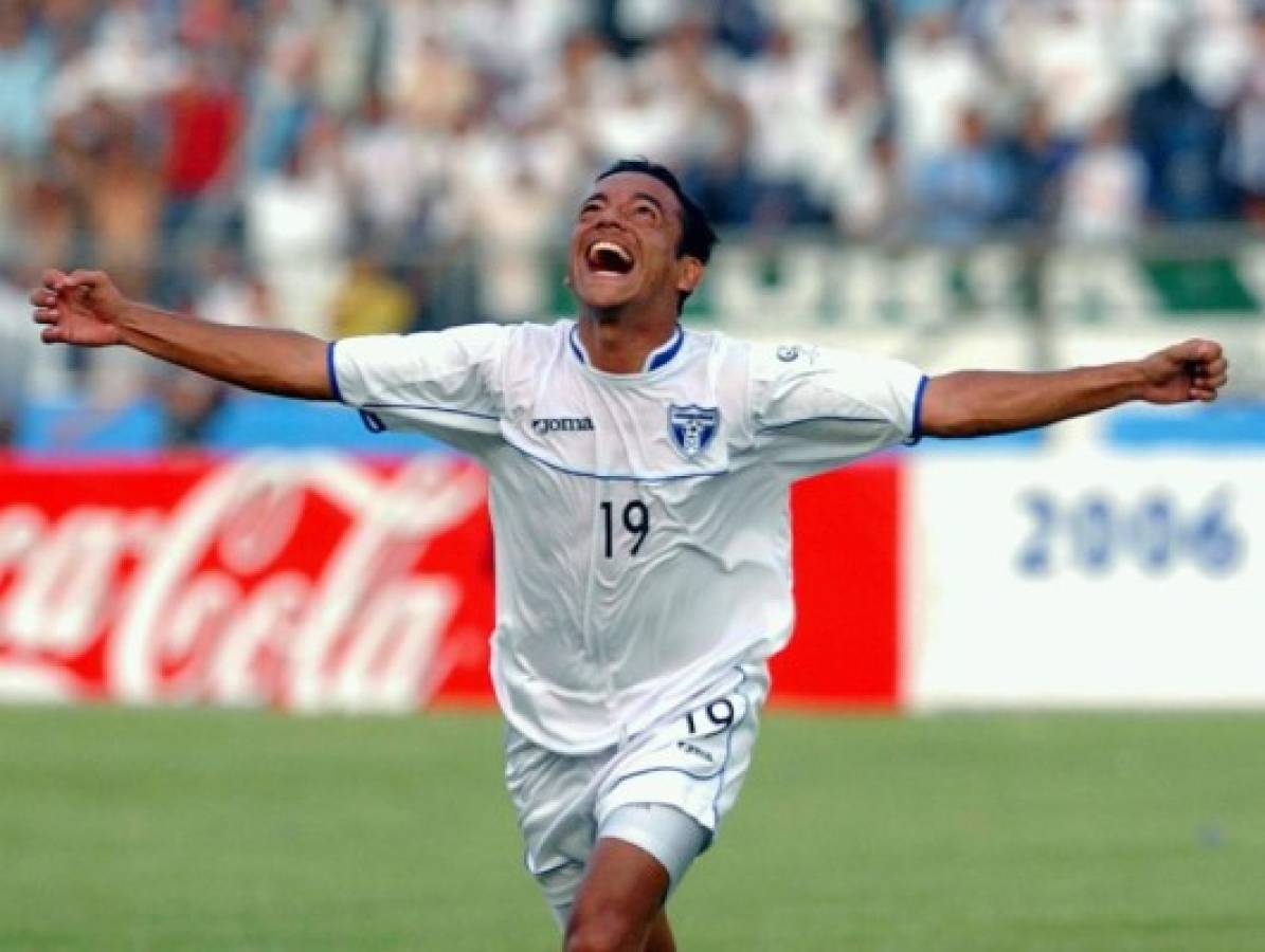 El 11 ideal de 'Tyson' Núñez de la Selección de Honduras con jugadores con los que compartió