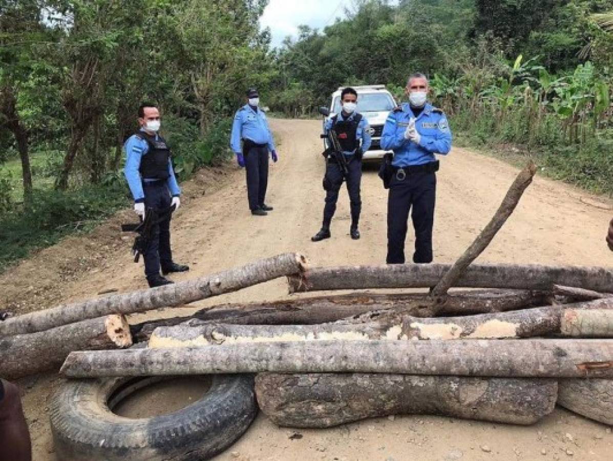 ¡Palos, piedras y tractor! Las medidas de pueblos de Honduras para evitar el coronavirus