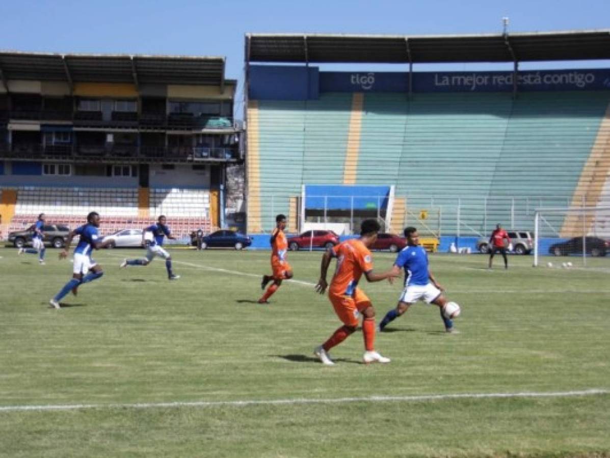 El primer 11 de Pedro Troglio con Olimpia que se midió a la UPNFM