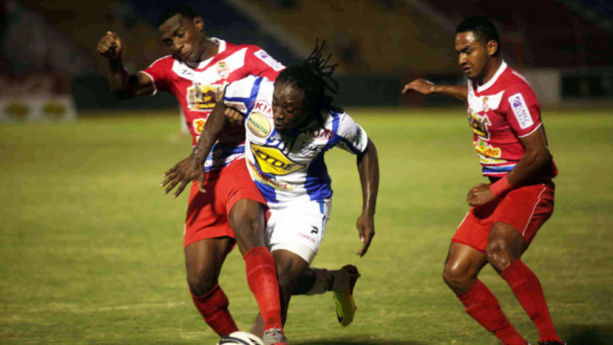 Aburrido empate entre Victoria y Real Sociedad en La Ceiba