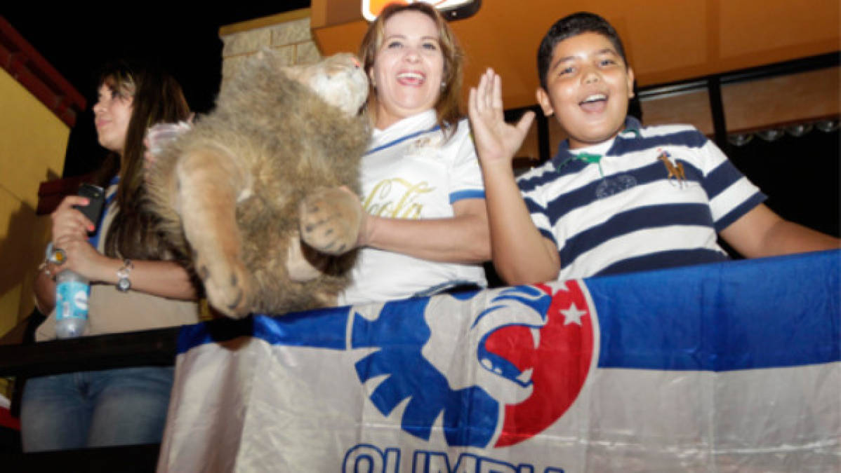 Los olimpistas celebrando en las calles