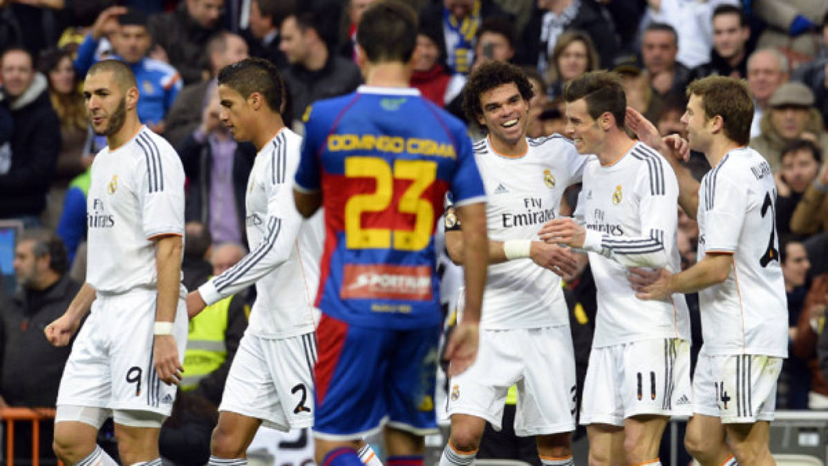 Real Madrid golea al Elche y es líder en España