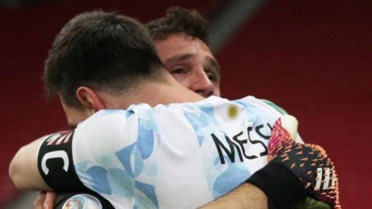 La confesión más íntima y emotiva de 'Dibu' Martínez sobre Messi: 'Me quiero morir por él'  