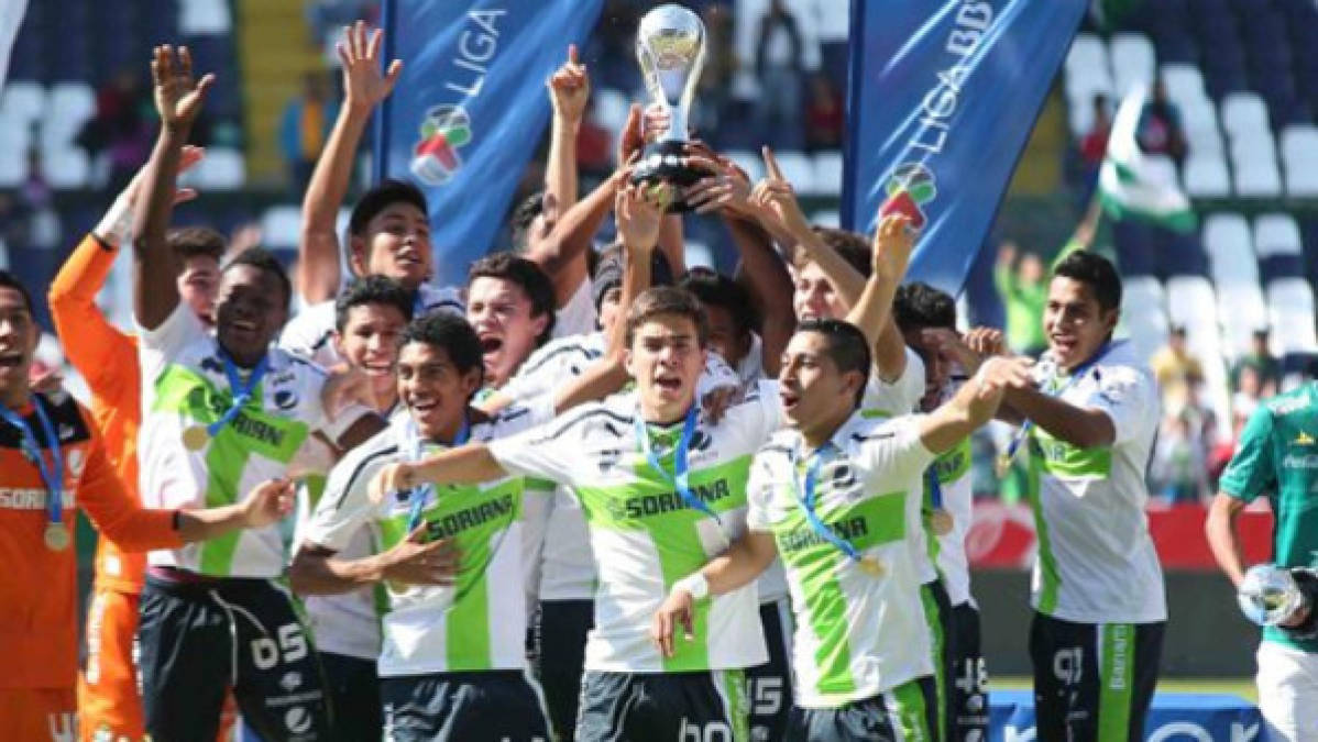 Júnior Lacayo se corona campeón con las reservas del Santos