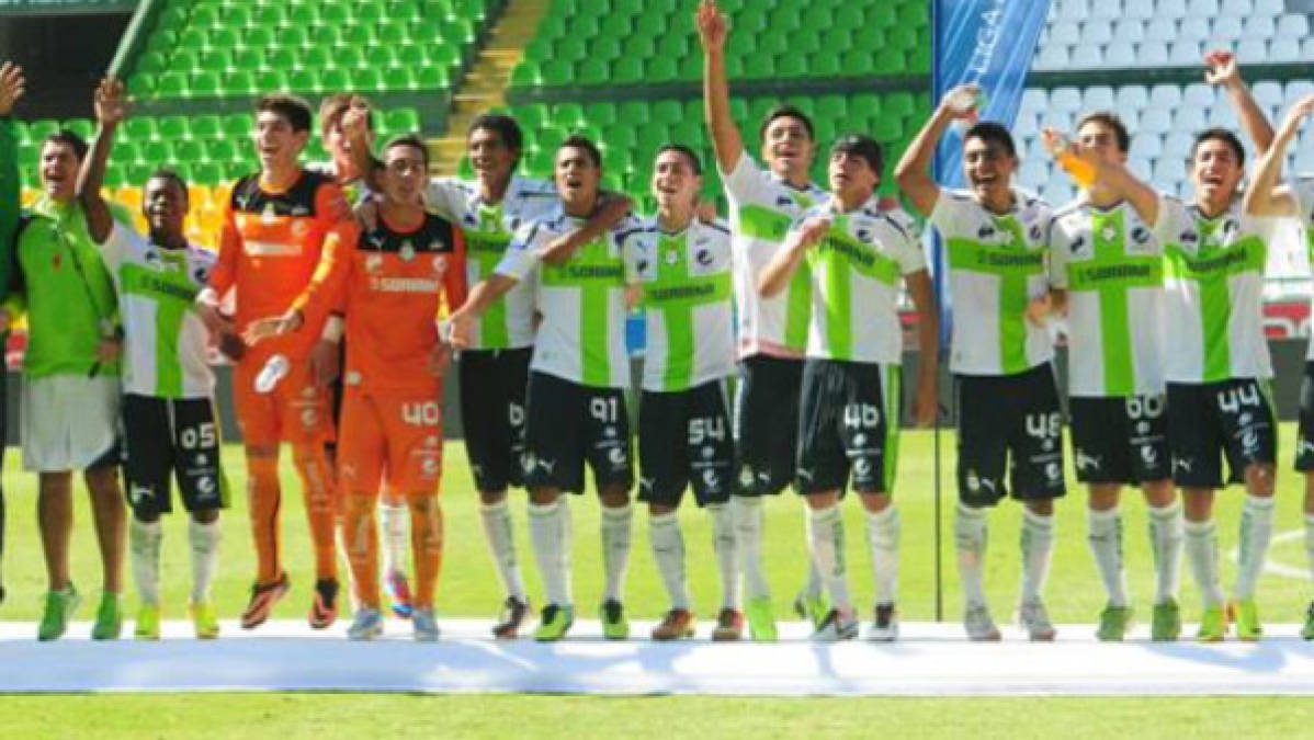 Júnior Lacayo se corona campeón con las reservas del Santos