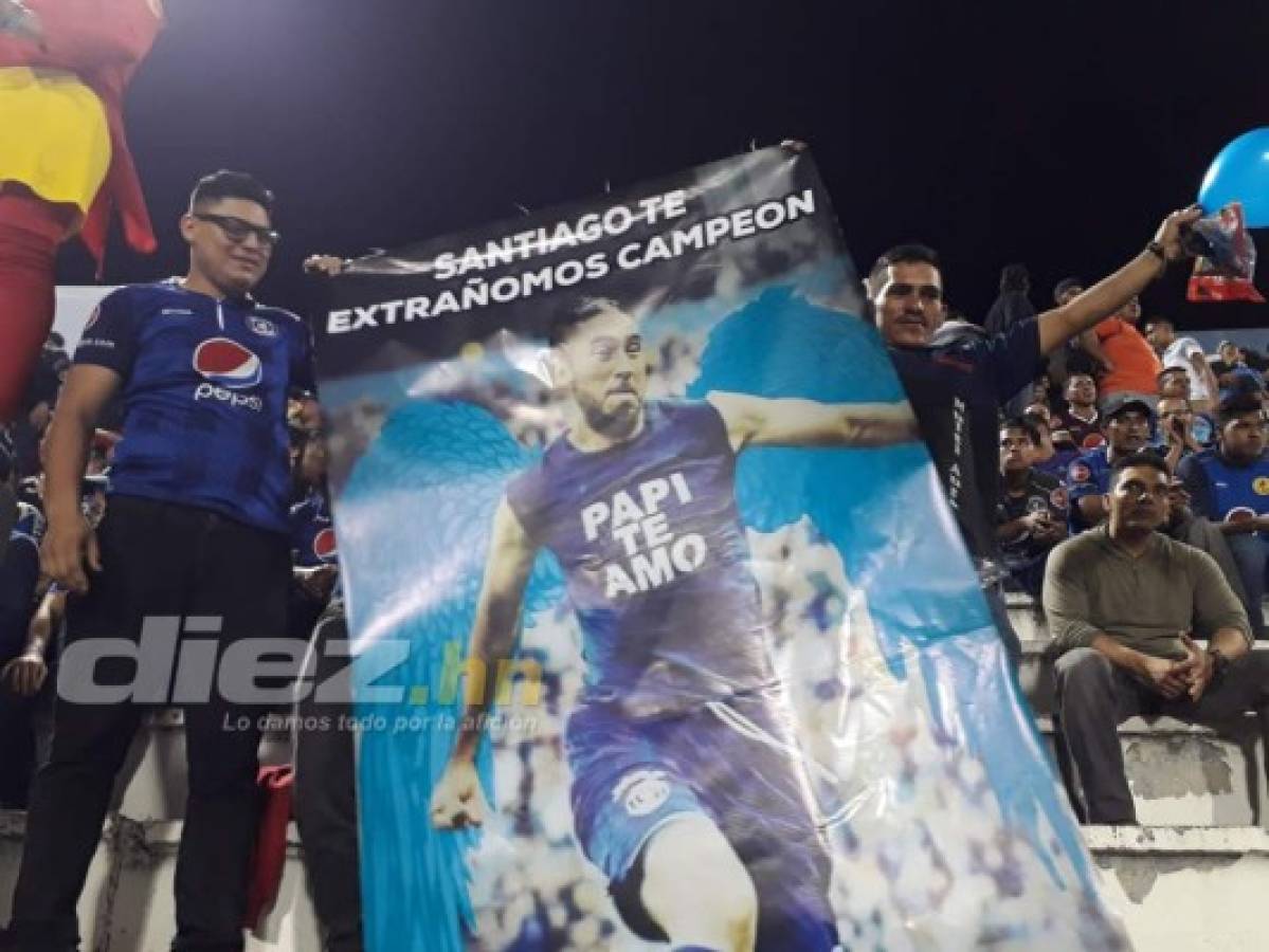 NO SE VIO EN TV: El drama de los jugadores de Motagua y la inolvidable pancarta en gradería