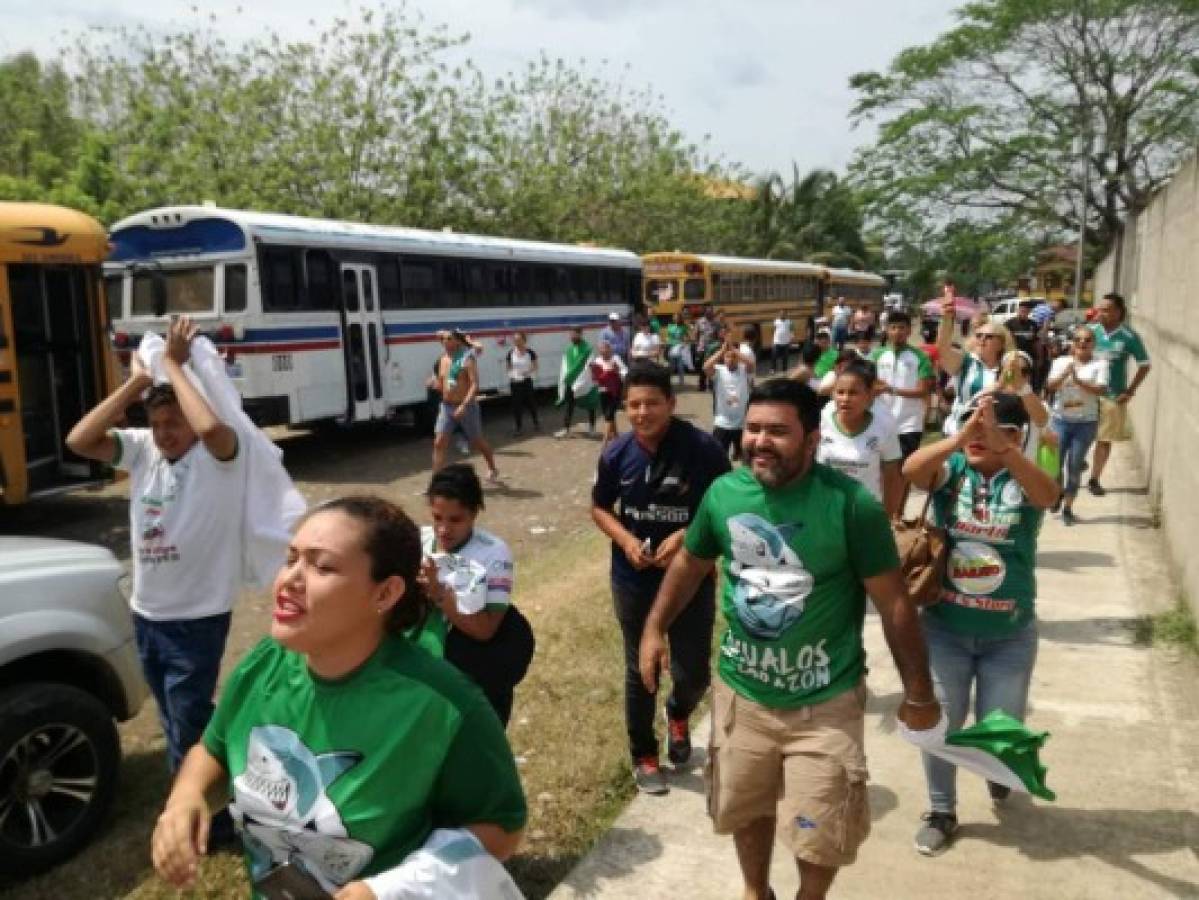 ¡Invasión porteña! Aficionados del Platense se toman el estadio de Tocoa