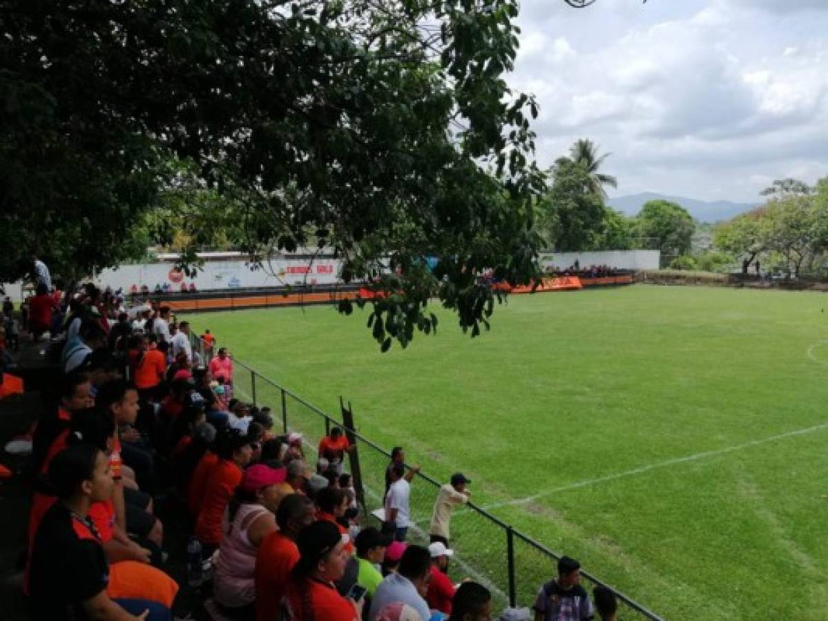 Colapsa gradería previo a juego de semifinal en Segunda División de El Salvador