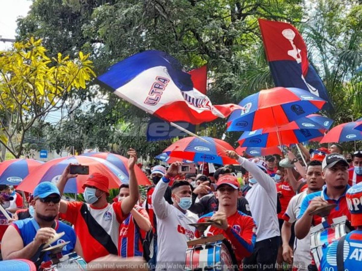 ¡Espectacular! Afición del Olimpia se desborda con banderazo al club y se acuerdan de Motagua