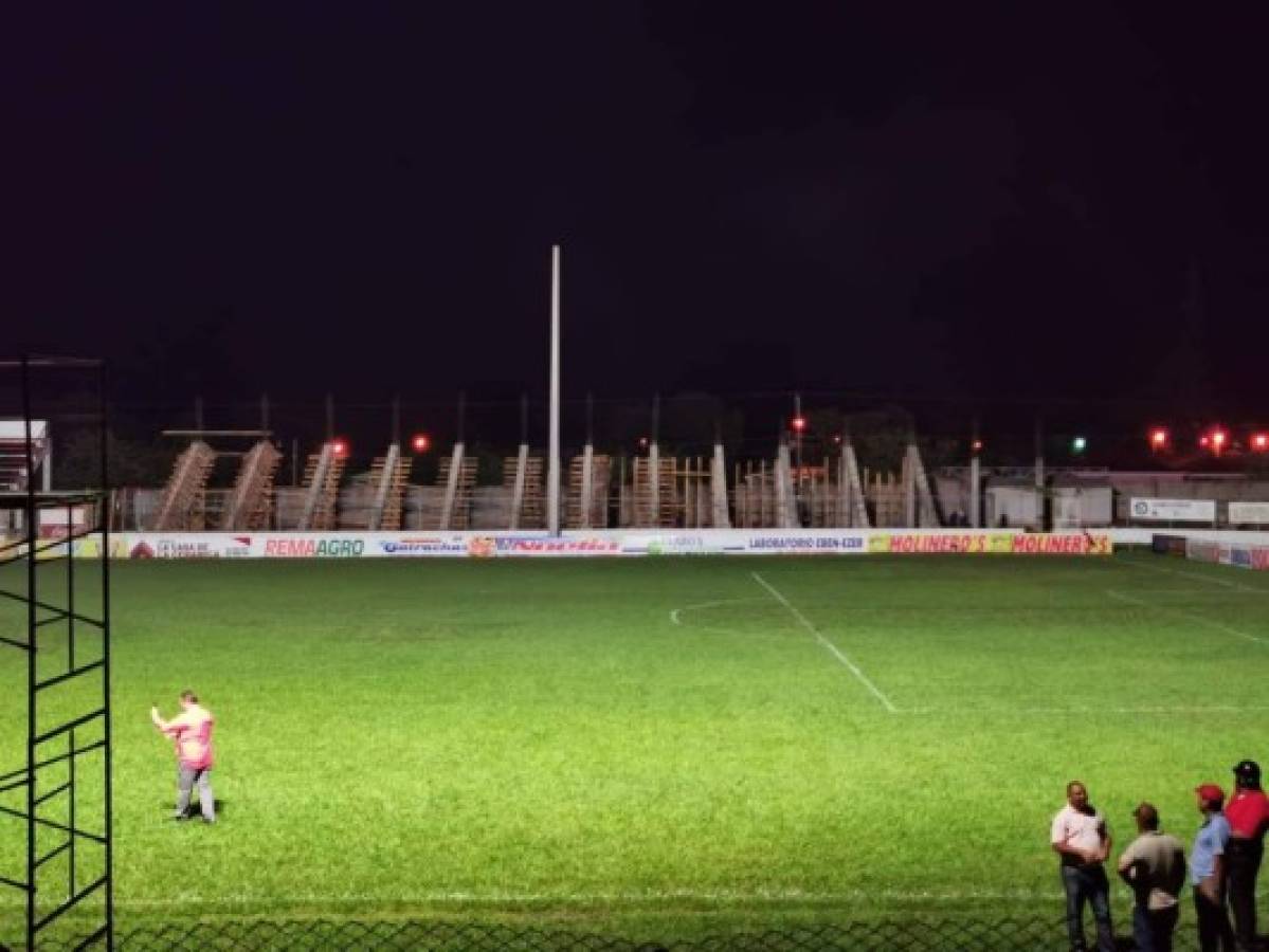 Real Sociedad entrena por la noche probando su debut nocturno en el Francisco Martínez