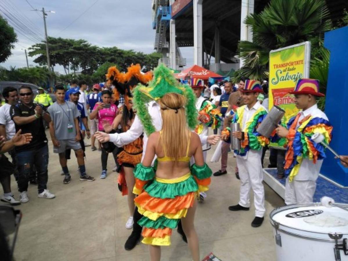 FOTOS: Con cerveza en mano y bailando punta, así la pasaron los australianos en Honduras