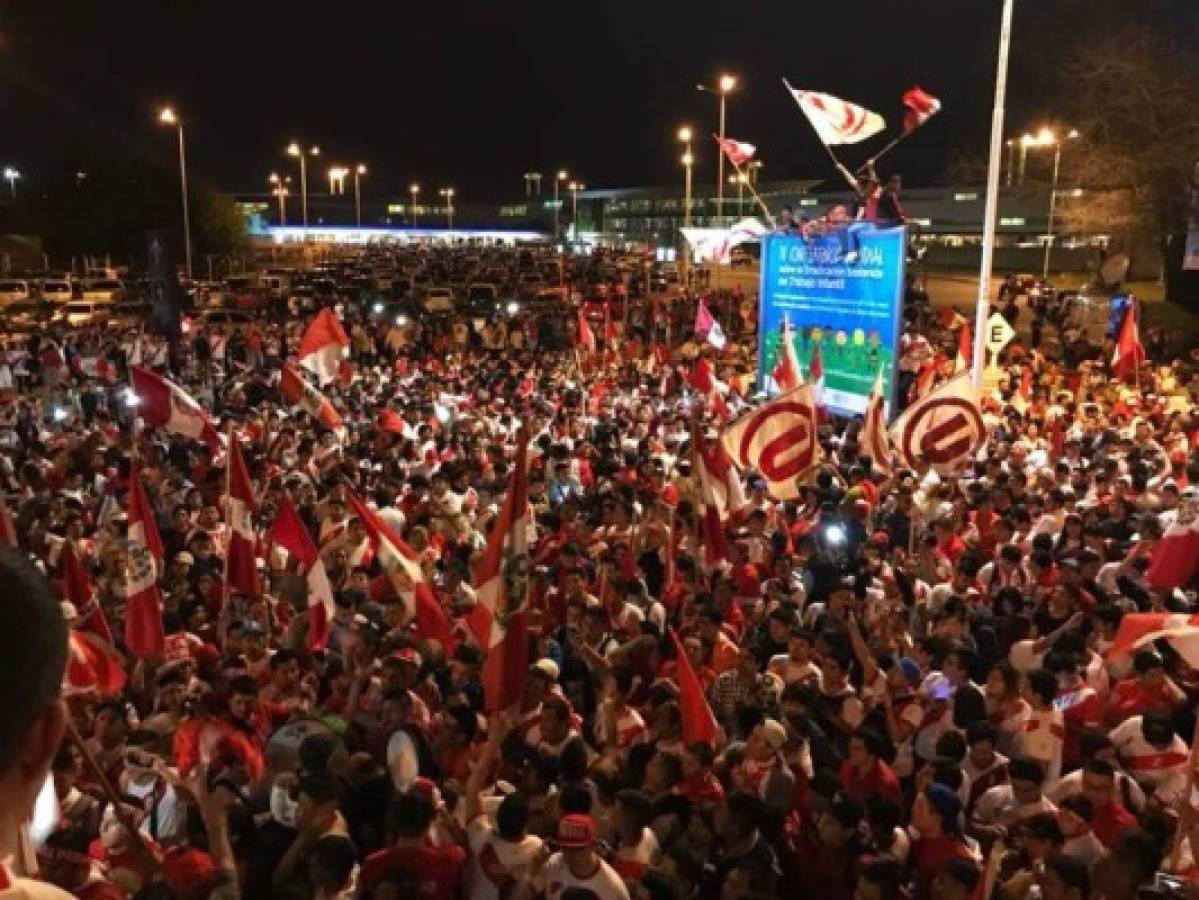 ¡DE LOCOS! Peruanos se toman las calles de Buenos Aires, Argentina y preparan carnaval