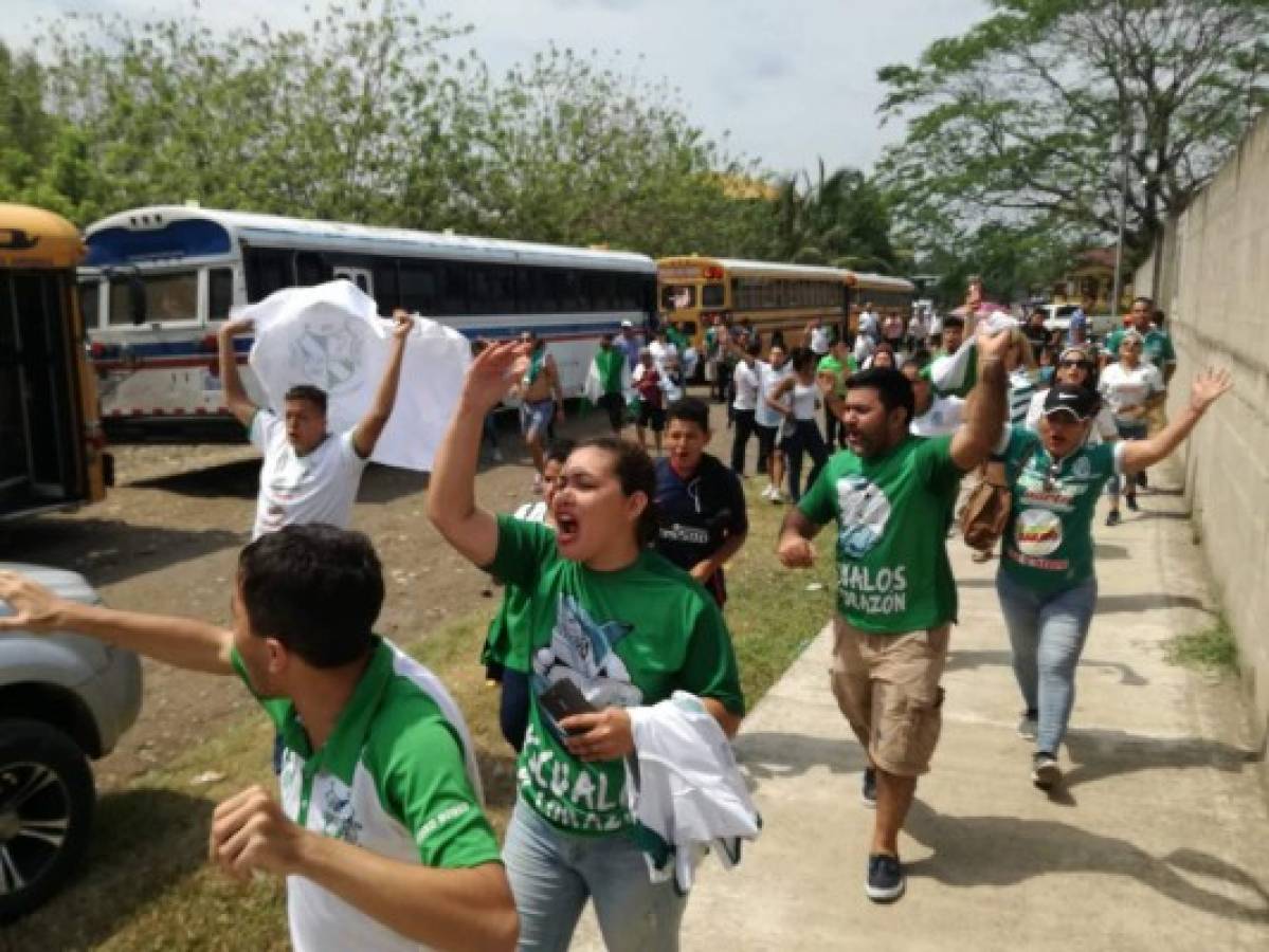 ¡Invasión porteña! Aficionados del Platense se toman el estadio de Tocoa