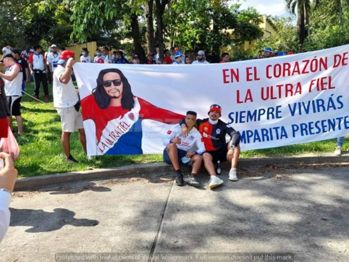 ¡Espectacular! Afición del Olimpia se desborda con banderazo al club y se acuerdan de Motagua