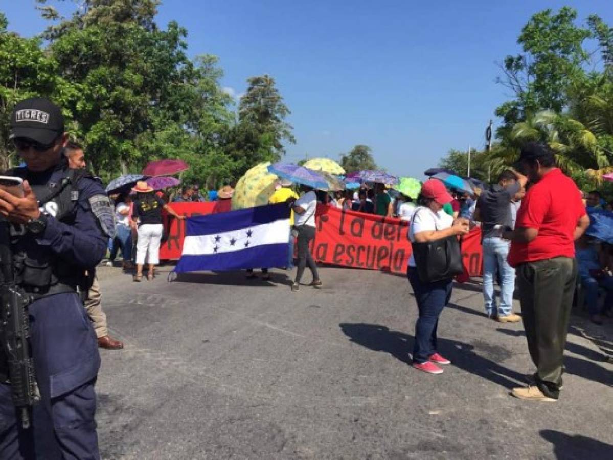 ¡Fuego y calles tomadas! Continúan las protestas en Tegucigalpa y otras ciudades del país