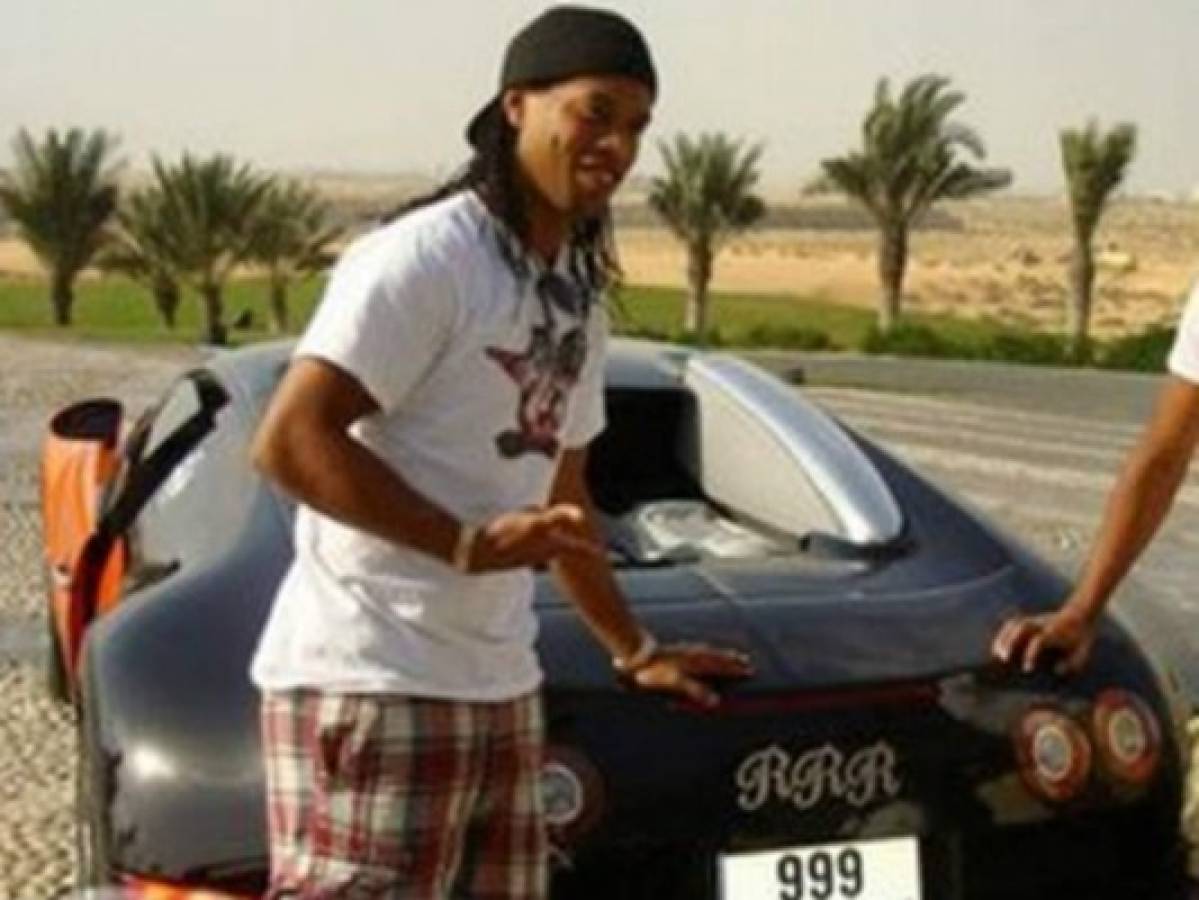 ¡De lujo! Los impresionantes autos que se ha comprado Ronaldinho en su carrera