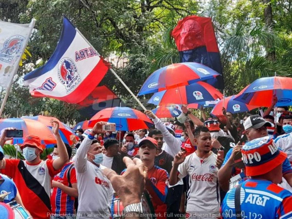 ¡Espectacular! Afición del Olimpia se desborda con banderazo al club y se acuerdan de Motagua