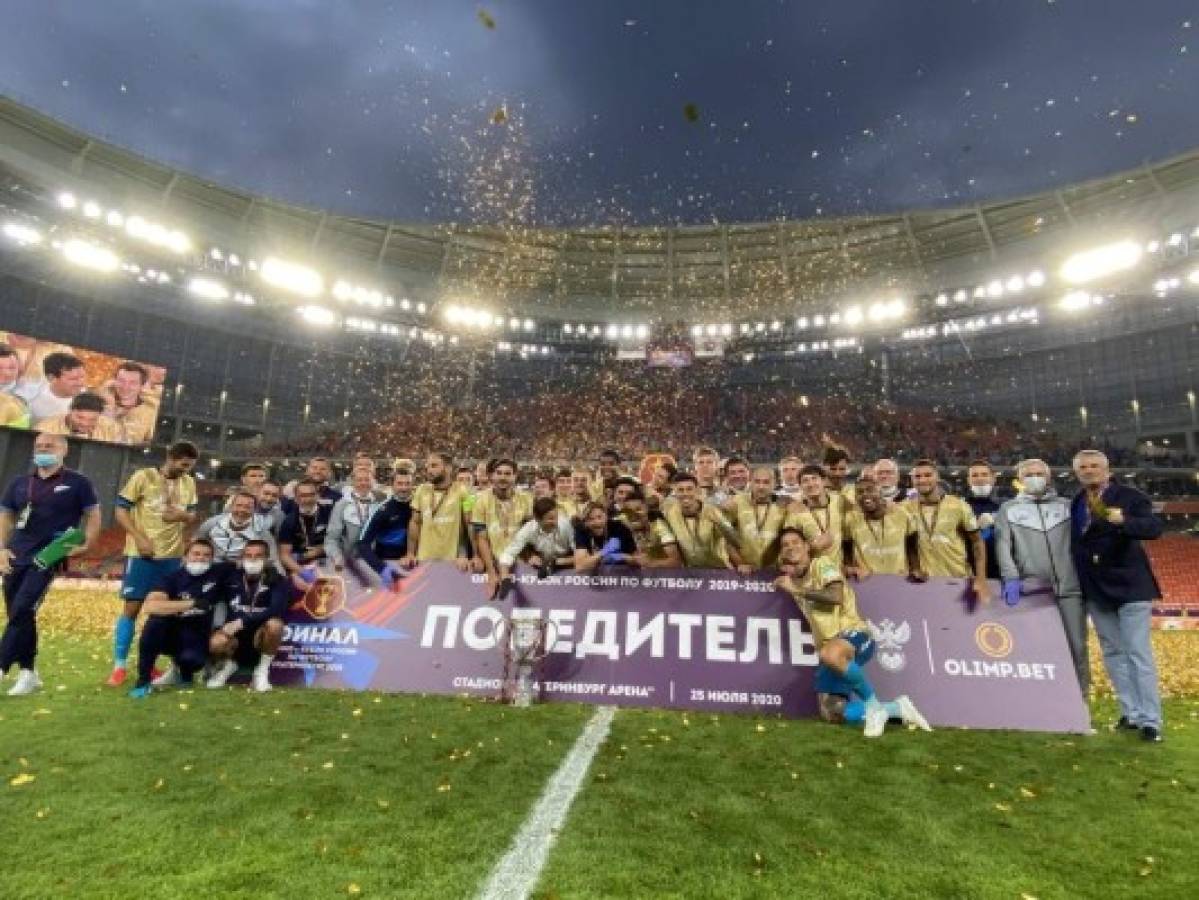 ¡Tuvieron que recoger los pedazos! Zenit logra la Copa de Rusia y la rompe durante la celebración