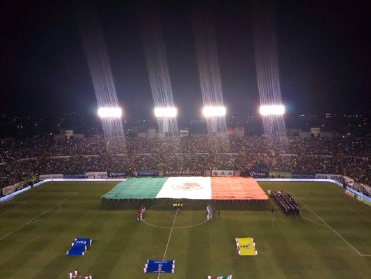 Mexicanos se lucen con espectacular homenaje a los héroes del terremoto