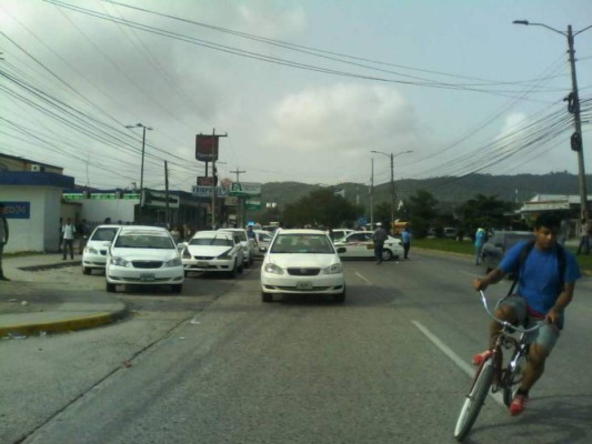 FOTOS: Carreteras bloqueadas por paro de transportistas de Honduras