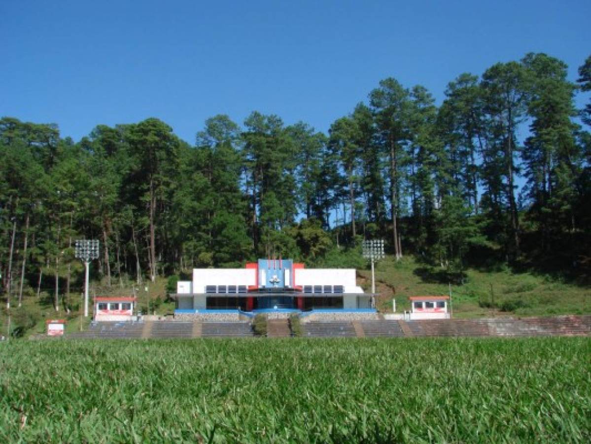 El bonito y ecológico estadio del Cobán Imperial de Guatemala