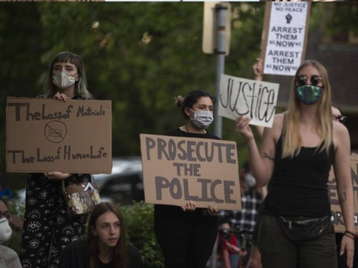 George Floyd: Revelan nuevas imágenes de su muerte y así ha sido la protesta masiva en EEUU