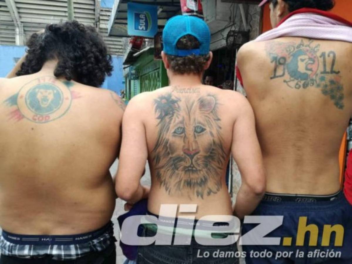 Ambientazo: Largas filas y hasta hinchas tatuados en la final entre Motagua y Olimpia