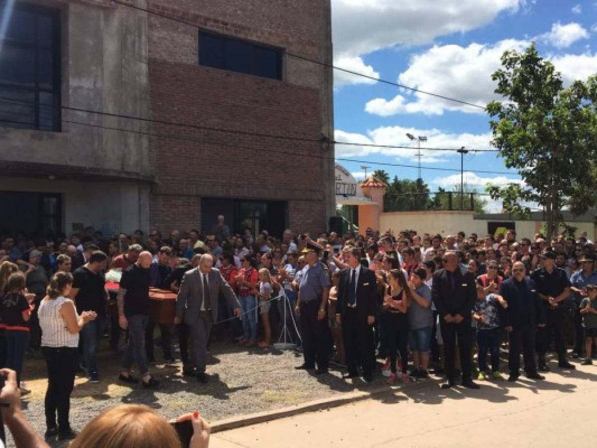 Lágrimas y aplausos: Así se despidieron de Emiliano Sala en Argentina