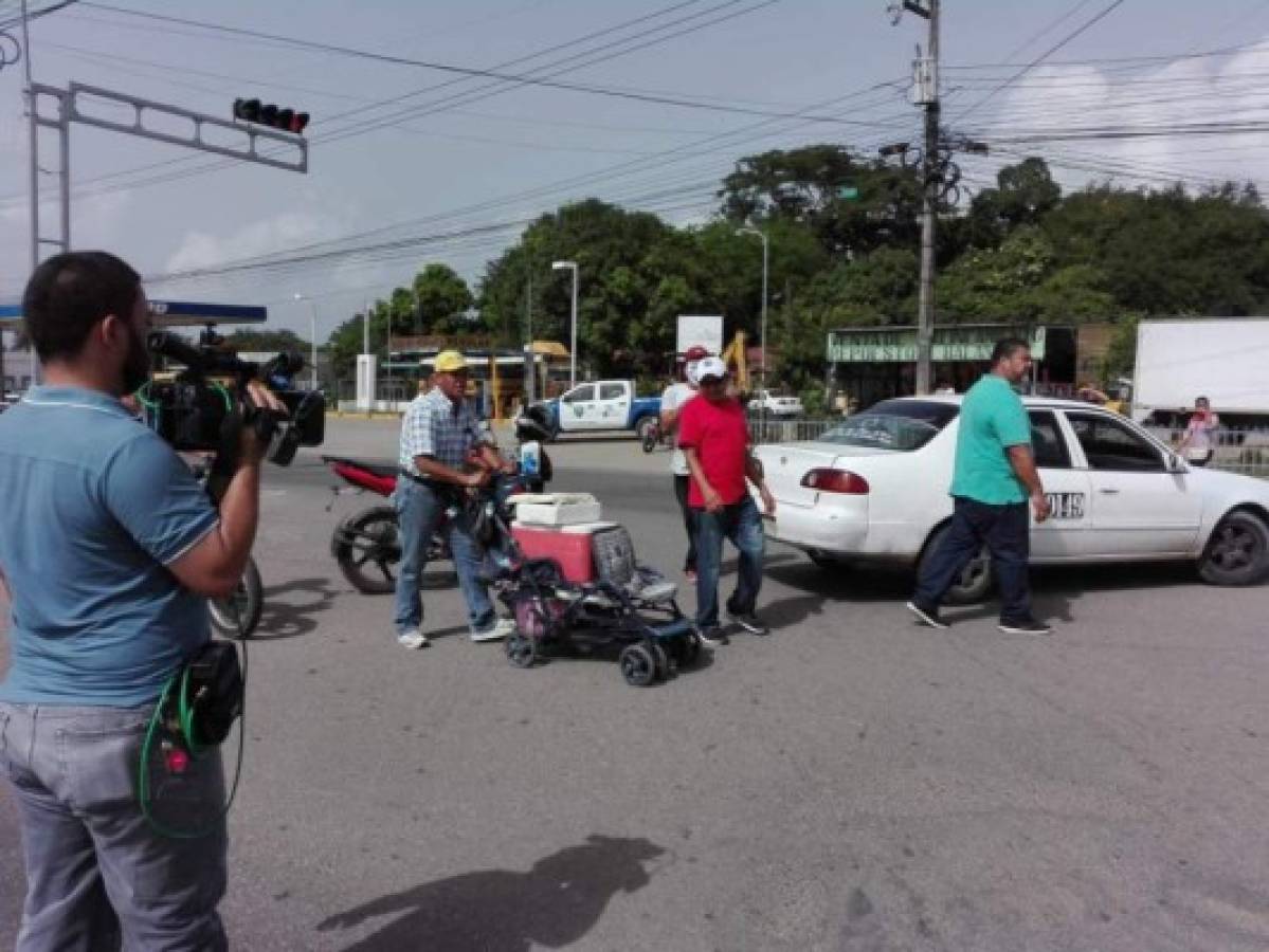 FOTOS: Carreteras bloqueadas por paro de transportistas de Honduras