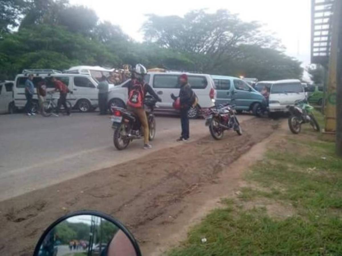 FOTOS: Carreteras bloqueadas por paro de transportistas de Honduras