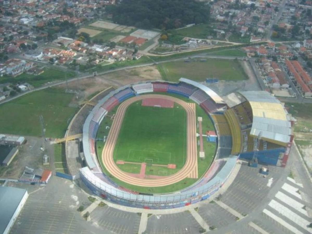 ¡Con uno de Honduras! Grandes estadios que fueron abandonados