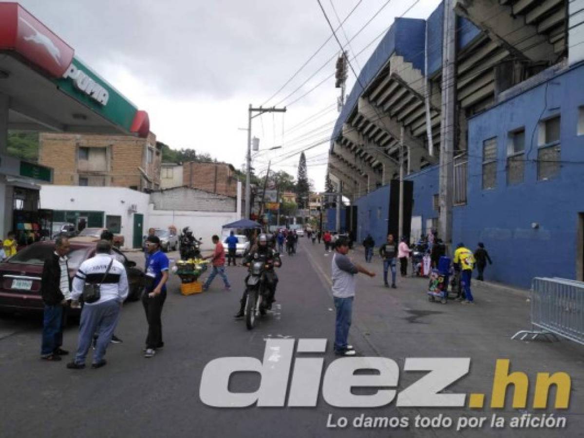 Ambientazo: Largas filas y hasta hinchas tatuados en la final entre Motagua y Olimpia