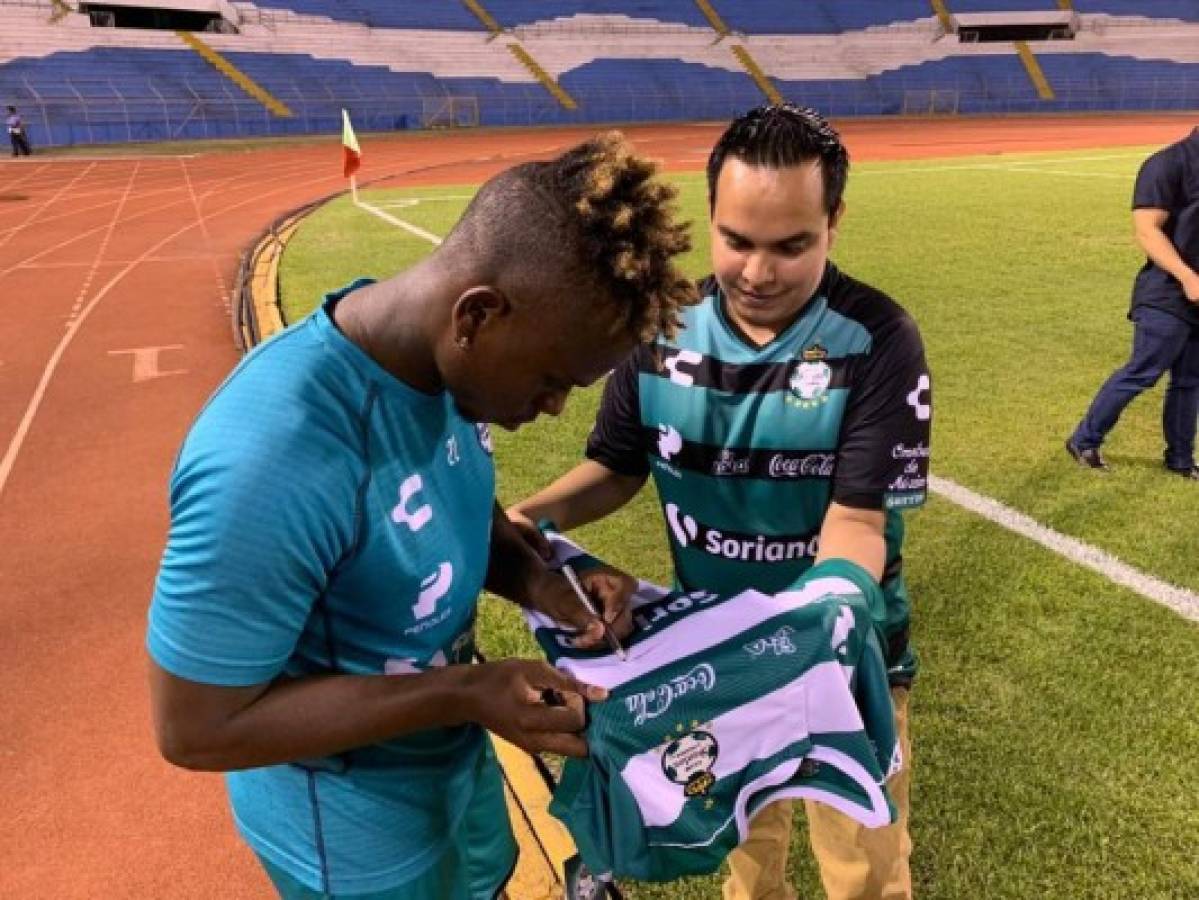 Sonrisas, concentración y un hondureño en entreno del Santos Laguna en el Olímpico