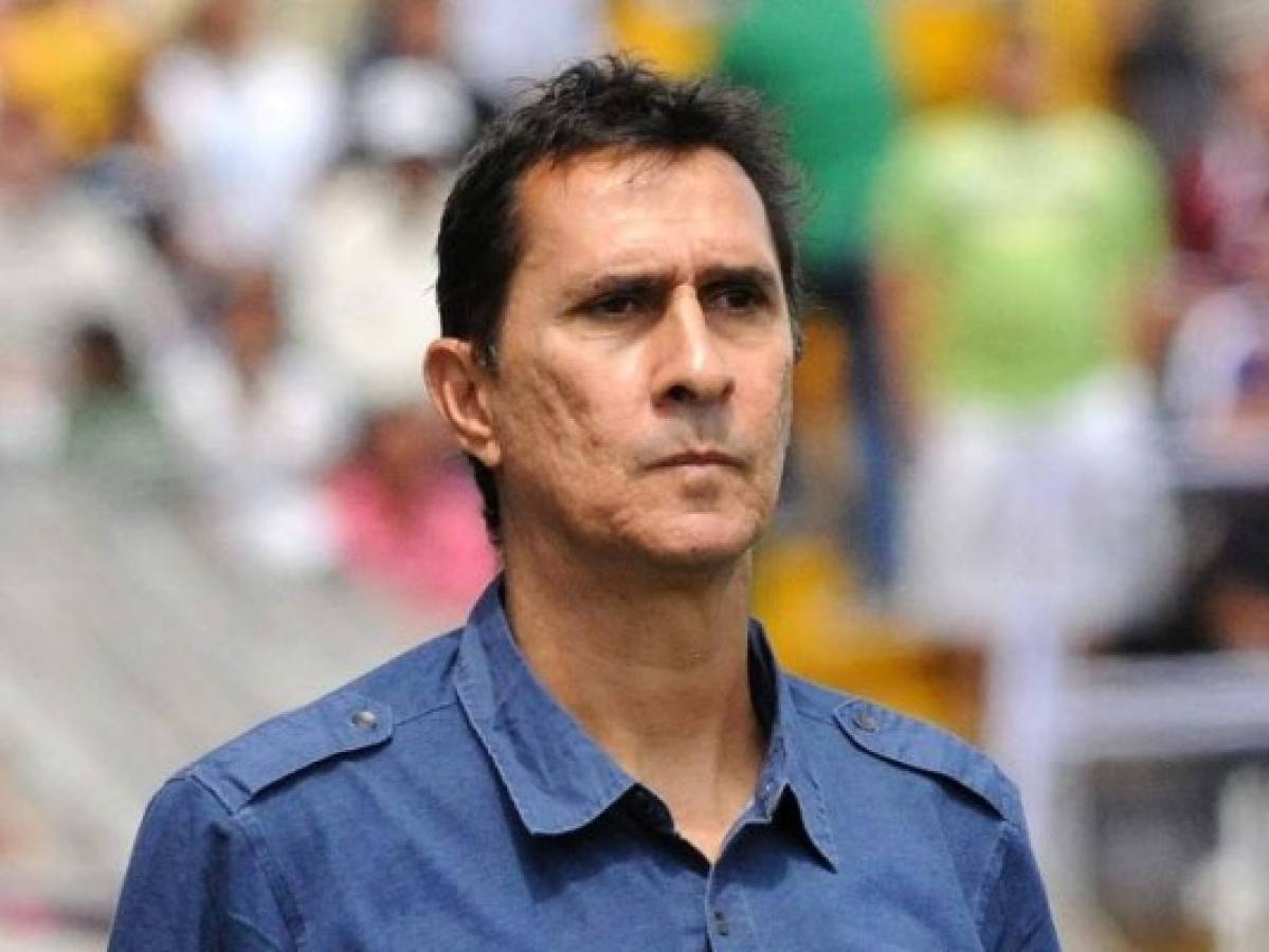 ¡'Bolillo' hace historia! El colombiano está en la lista de entrenadores que en más mundiales ha dirigido