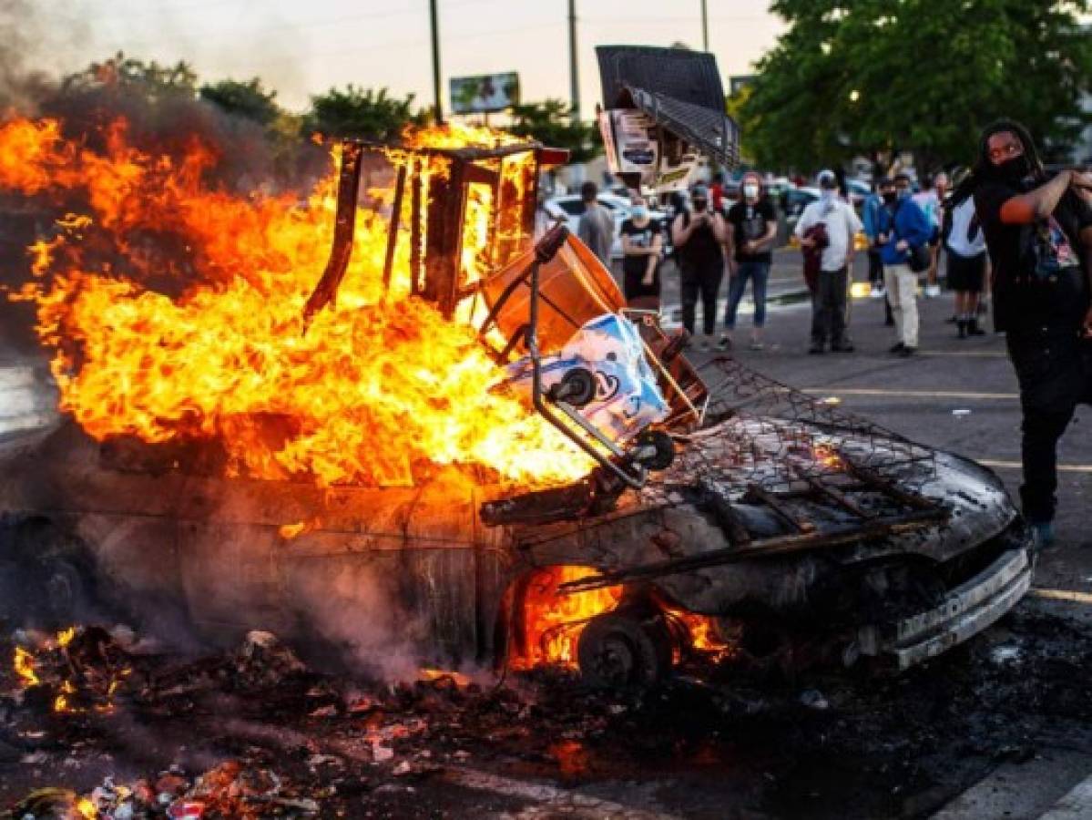 George Floyd: Revelan nuevas imágenes de su muerte y así ha sido la protesta masiva en EEUU