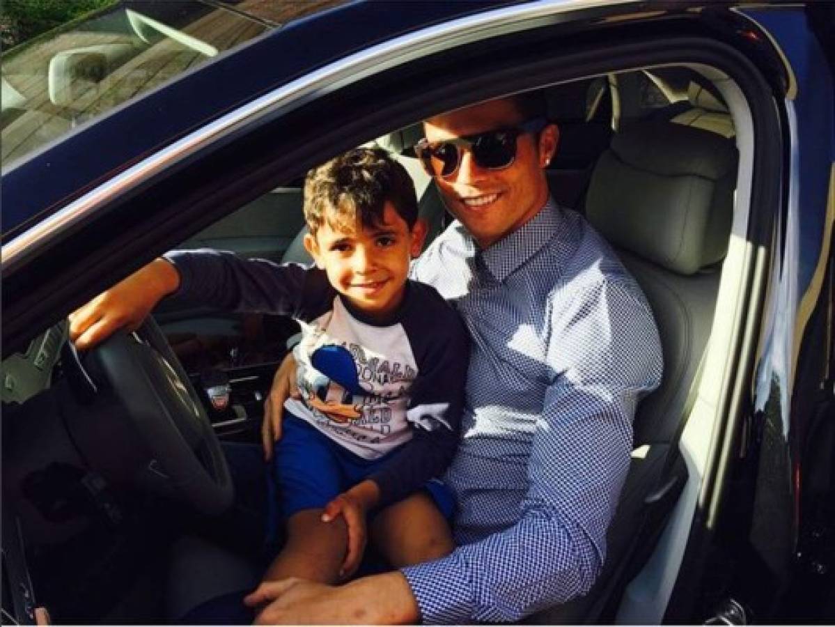 Cristiano Ronaldo presume de sus autos en Instagram