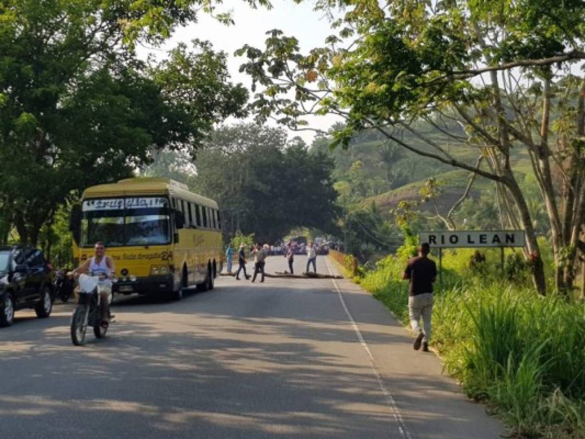 ¡Fuego y calles tomadas! Continúan las protestas en Tegucigalpa y otras ciudades del país