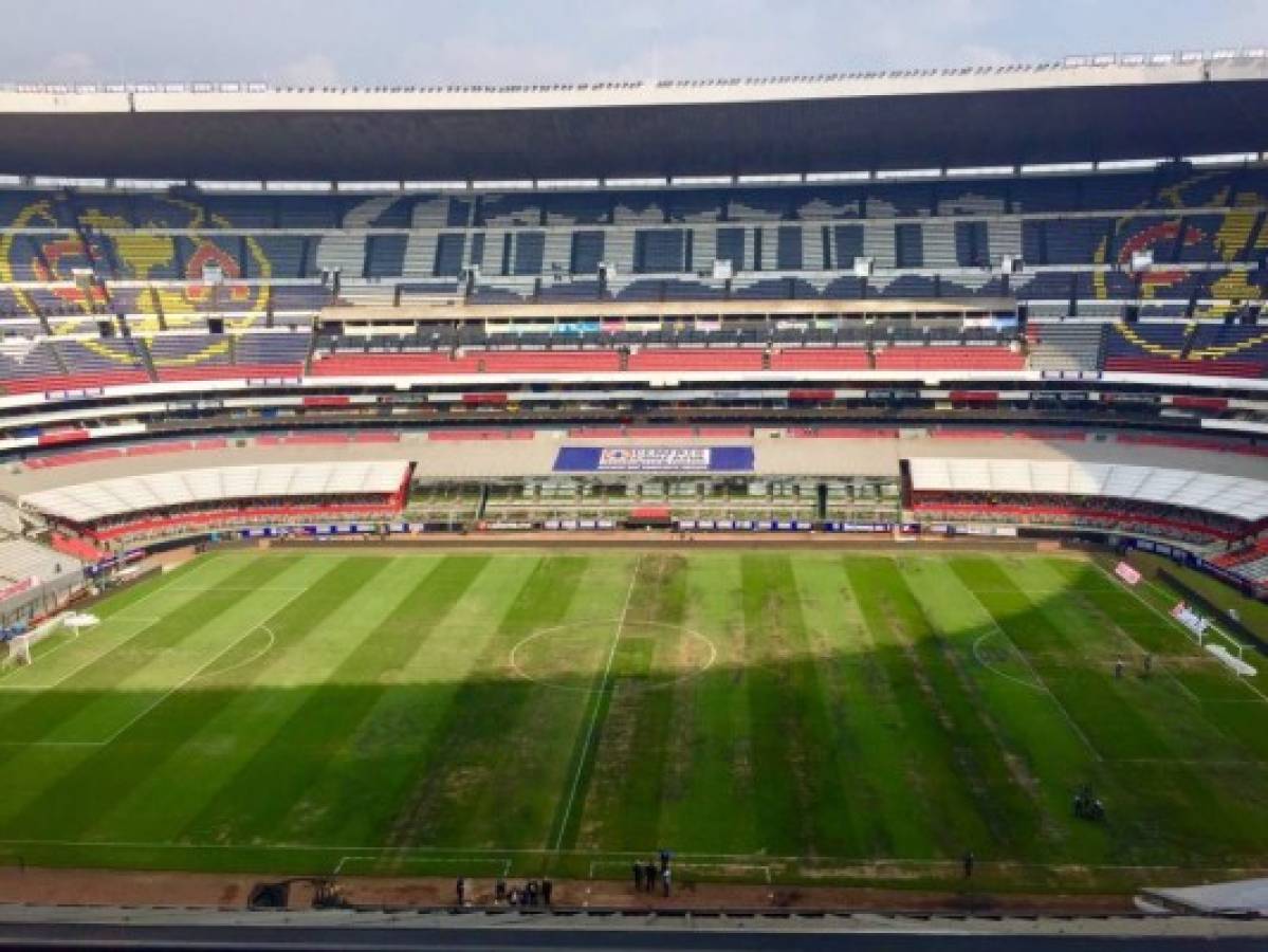 FOTOS: La cancha del estadio Azteca está convertida en un 'chiquero'