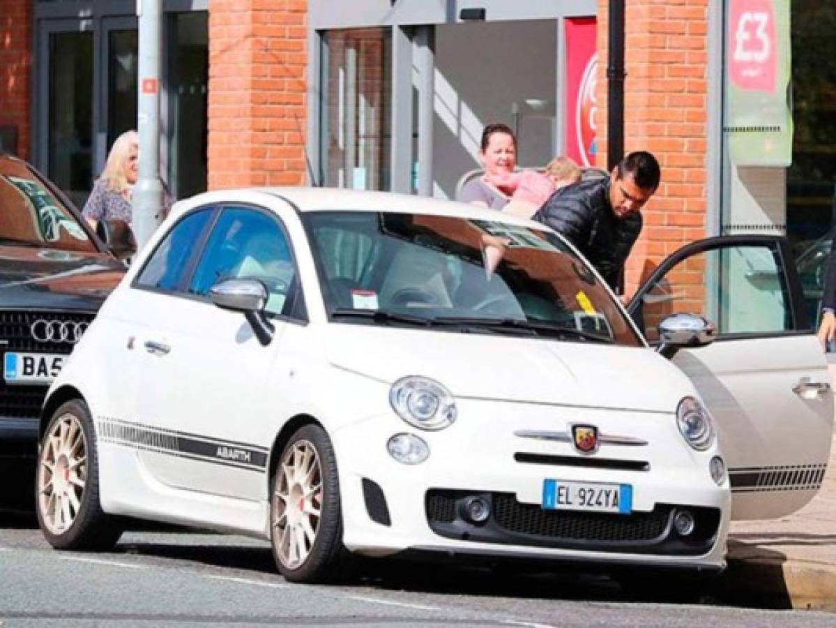 ¡Balotelli es el último! Futbolistas que manejaron autos que podría tener cualquier persona
