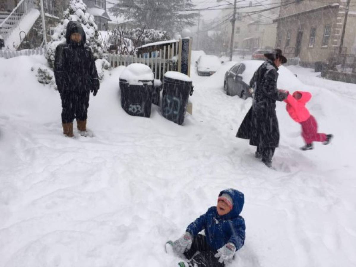 Fotos: Así viven hondureños la gran nevada en Estados Unidos