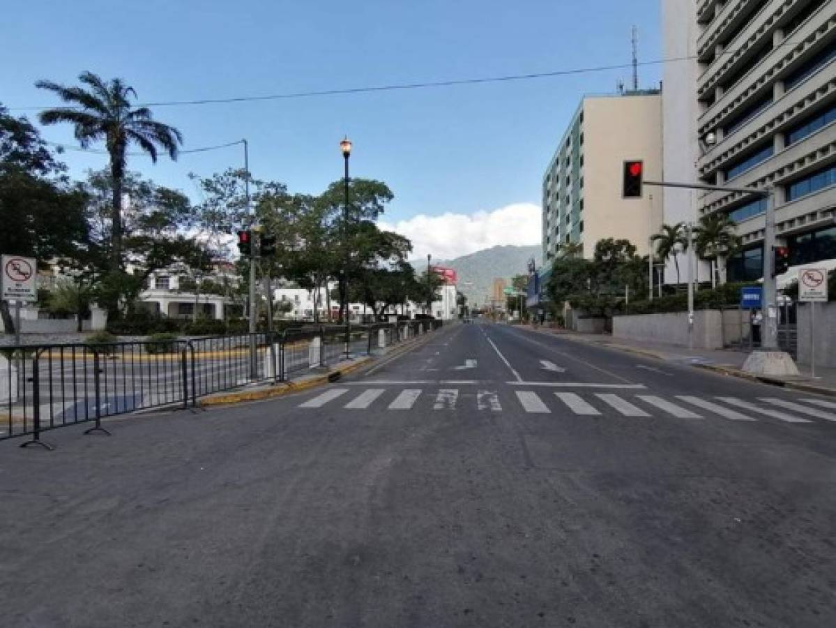 ¡Calles solitarias y vallas! Así luce San Pedro Sula durante toque de queda absoluto