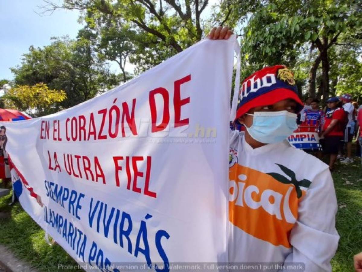 ¡Espectacular! Afición del Olimpia se desborda con banderazo al club y se acuerdan de Motagua