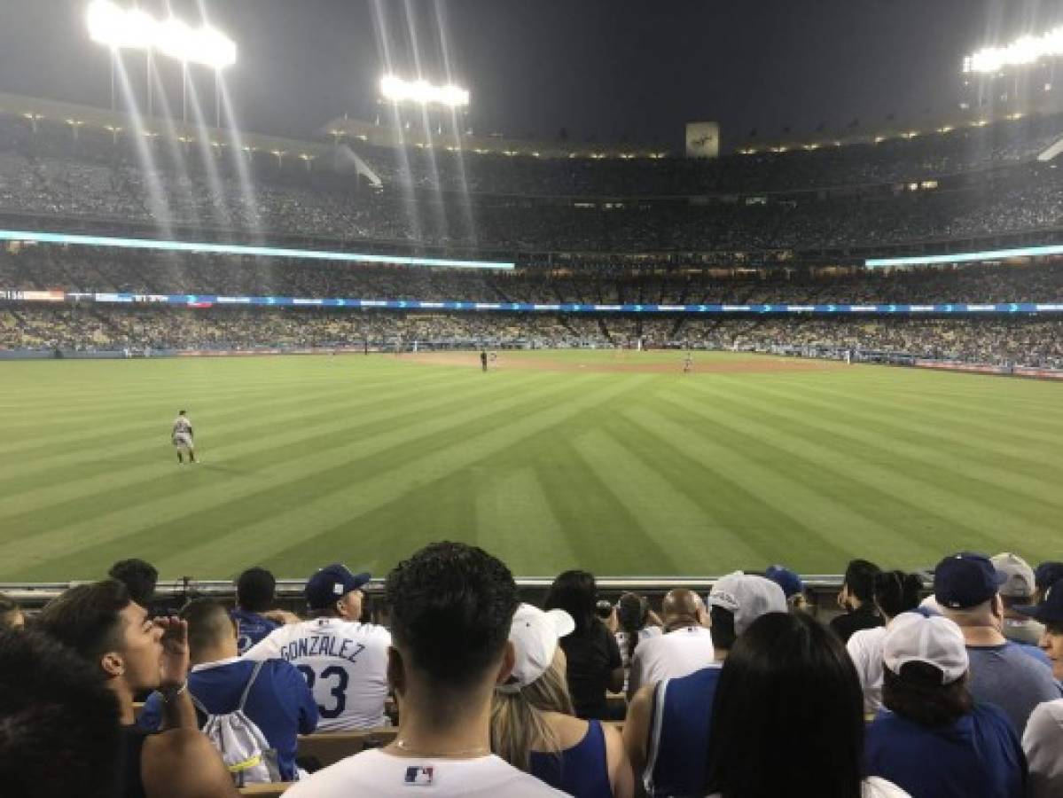Nuevo home run y su festejo: El hondureño Mauricio Dubón brilló en el Dodger Stadium