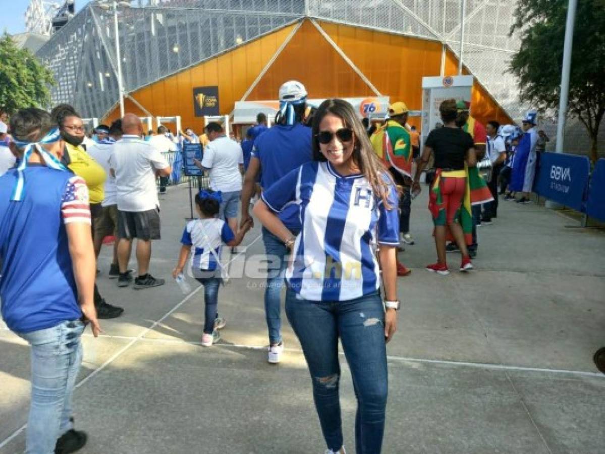 Honduras está bien arropado ante Panamá; la afición y belleza hondureña presente en el BBVA Compass de Houston