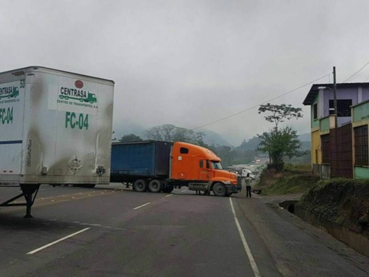 Bloqueos de calles y enfrentamientos dejan protestas en Honduras