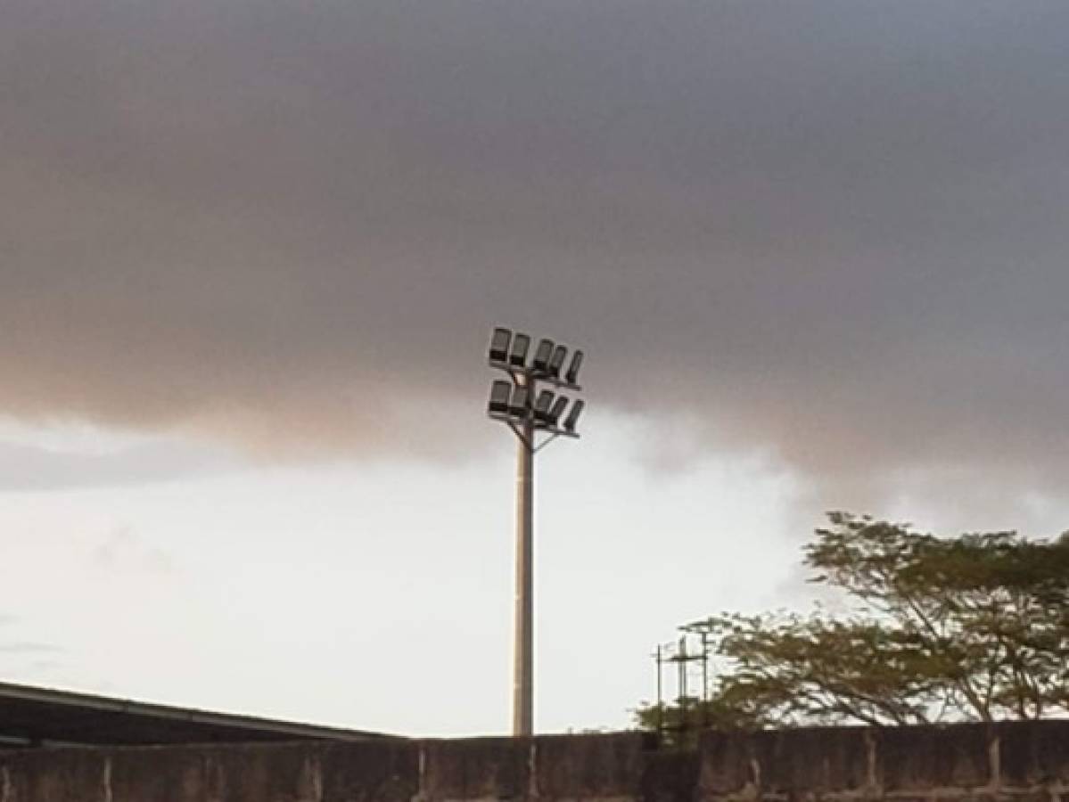 Fotos: Encienden la primera torre de luz en el Estadio Francisco Martínez de Tocoa