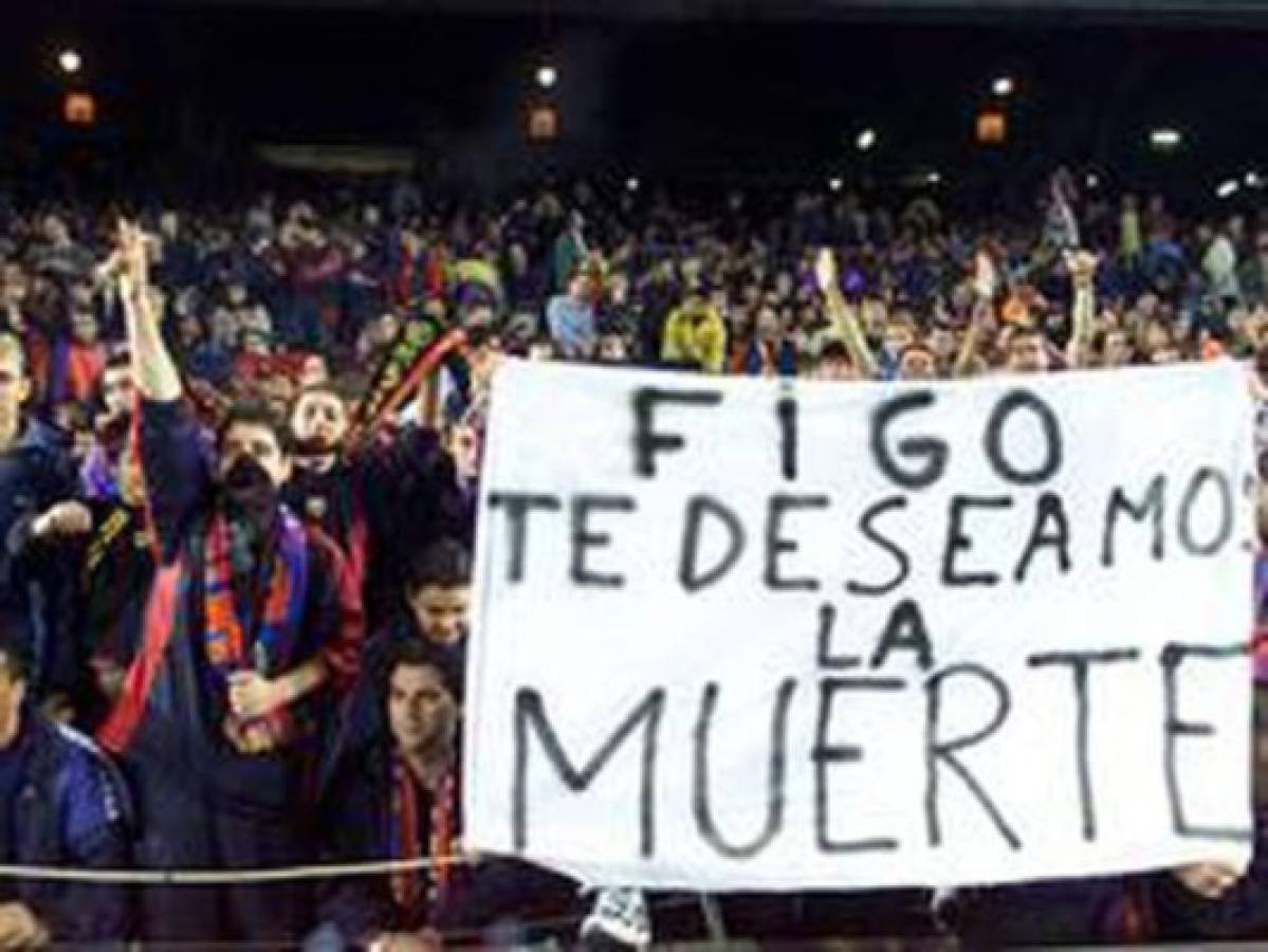 Las terribles imágenes que dejó la traición de Figo al Barcelona